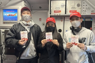 Các chuyến bay Vietjet đưa du khách đến với khắp các đầu sân bay, tưng bừng đón chào năm mới 2023
