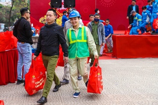 SABECO: "Cùng nhau làm nên Tết" mang sắc xuân đến người lao động