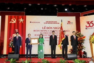 Agribank đón nhận Huân chương Lao động hạng Nhất