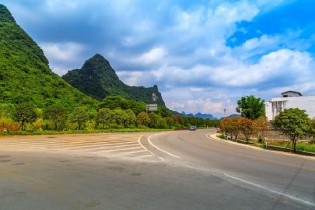 Nhiều "cú hích" khơi thông thị trường, bất động sản dần "hot" trở lại?