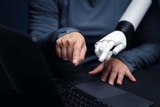 AI thay ai chứ không thay HR