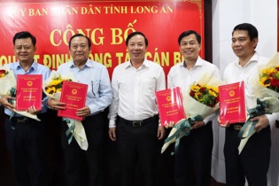 Long An công bố quyết định về công tác cán bộ