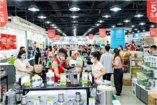 Sắm hè hứng khởi cùng loạt ưu đãi “deal chồng deal” hấp dẫn chỉ có tại Vincom Red Sale 2023