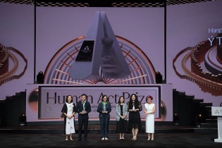 Human Act Prize 2023 vinh danh dự án thiện nguyện "Thuốc đúng cho em" của GeneStory