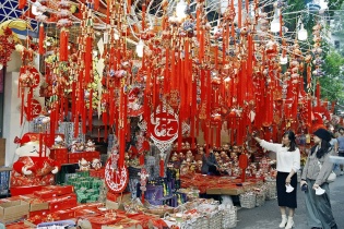 Người Hà Nội thong dong sắm Tết