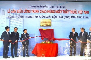 Thái Bình gắn biển công trình Trung tâm kiểm soát bệnh tật tỉnh