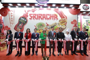 Tương ớt, bộ gia vị hạt, bột đặc sản, chả giò CHIN-SU được đón nhận nồng nhiệt tại Foodex Nhật Bản 2024