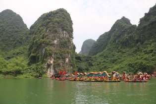 Ninh Bình đón gần nửa triệu lượt khách du lịch dịp lễ 30/4 - 1/5