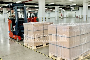 Quanta Computer Inc., xuất hai lô máy tính xách tay đầu tiên từ nhà máy sản xuất tại Nam Định