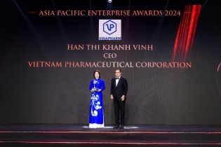 Bà Hàn Thị Khánh Vinh, Tổng giám đốc Vinapharm nhận Giải thưởng Doanh nhân Xuất sắc châu Á 2024