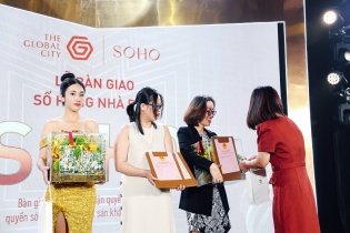Masterise Homes trao sổ hồng cho chủ nhân nhà phố thương mại SOHO, The Global City