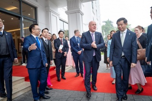 Thủ tướng New Zealand ấn tượng với dàn xe điện VinFast
