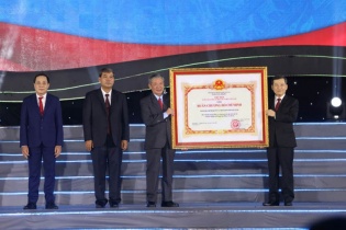 Trà Vinh đón nhận Huân chương Hồ Chí Minh