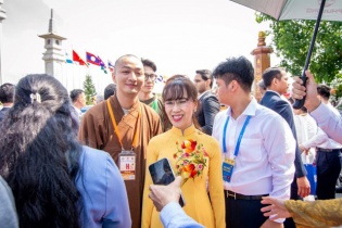 Tỷ phú Nguyễn Thị Phương Thảo tại Vesak 2025: Doanh nhân hiện đại và tinh thần Phật giáo trong thời đại mới