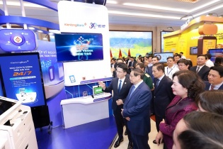 KienlongBank ghi dấu ấn với Giao dịch viên AI tại sự kiện chuyển đổi số ngành ngân hàng 2025