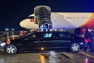 Tổng thống Litva đến Hà Nội trên chuyên cơ Vietjet