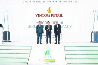 Vincom Retail tiếp tục được vinh danh Top 50 công ty niêm yết tốt nhất Việt Nam và Lãnh đạo xanh châu Á