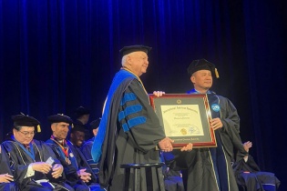 Luật sư - Doanh nhân Phạm Hồng Điệp được phong tặng danh hiệu Giáo sư danh dự tại Mỹ