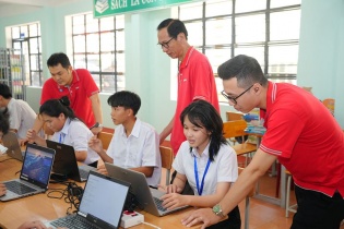 “Bytes for Future” tiếp thêm hành trang công nghệ cho hơn 1.200 học sinh vùng biên giới