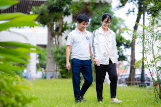  Chồng chia đôi lá gan cứu vợ: Khi tình yêu và y học hòa nhịp để viết nên điều kỳ diệu