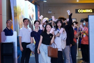 Mưa Đỏ - Hành trình tri ân và đánh thức trách nhiệm tuổi trẻ tại Trường Đại học Nguyễn Trãi