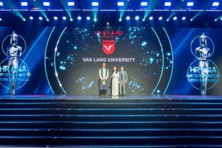 Trường Đại học Văn Lang được vinh danh Nơi làm việc tốt nhất châu Á năm 2025 Trường Đại học Văn Lang được vinh danh Nơi làm việc tốt nhất châu Á năm 2025