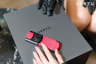 Tặng quà sang cuối năm: Vì sao người thành đạt ưu tiên món quà “đáng tin” hơn đắt tiền?