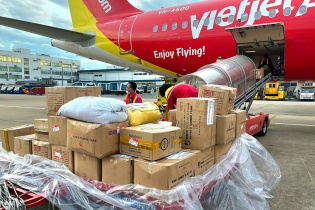 Những chuyến bay Vietjet chở đầy yêu thương