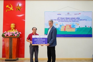 Tập đoàn Mavin trao tặng hàng hóa cứu trợ bão lụt tại tỉnh Thanh Hóa