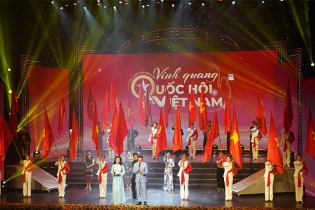 Hào hùng, xúc động cùng chương trình nghệ thuật “Vinh quang Quốc hội Việt Nam”