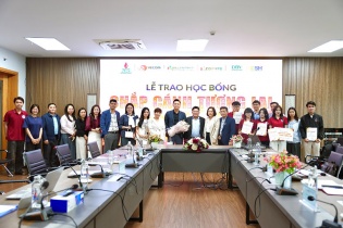 Quỹ Văn hóa DB Kim Jun Ki trao tặng học bổng cho sinh viên 9 trường đại học thuộc VECOM