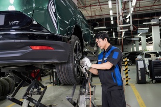 VinFast khiến chủ xe “nhẹ đầu” bằng loạt chính sách hậu mãi khác biệt 
