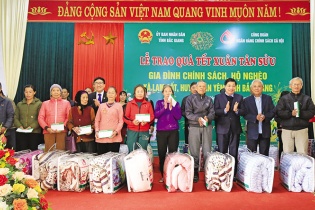 Món quà Tết mang tâm tình của người cán bộ áo hồng