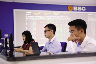 Chứng khoán, bất động sản sẽ còn hút dòng tiền