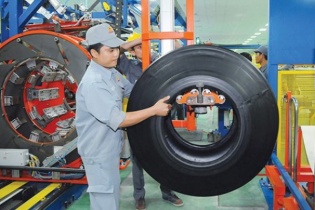 Vốn chảy vào sản xuất lốp xe