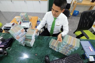 Tín dụng tăng nhanh hơn tốc độ huy động vốn