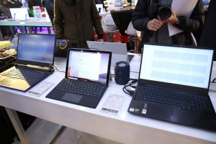 Laptop khan hàng, tăng giá