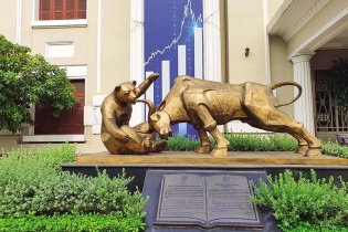 Chờ tiếng cồng chào sàn trên HoSE sau nửa năm im ắng