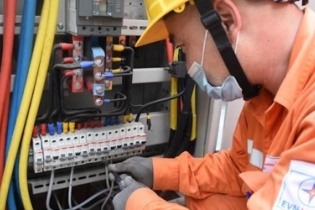 Khó tránh cắt giảm huy động điện