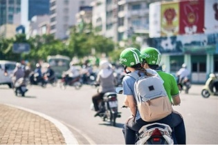 Tăng cước vì tài xế, Grab và Be “bỏ quên” khách hàng