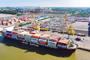 Năm 2022, Việt Nam có chuyển sang nhập siêu?