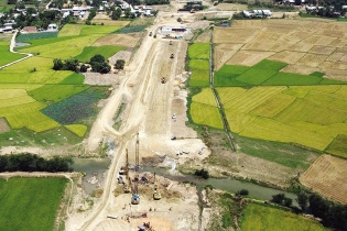 Nhà thầu mắc cạn, ngạt thở vì nợ đọng