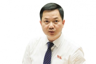 Đại biểu Trịnh Xuân An: "Cứ lên máy bay là tôi tìm Báo Đầu tư để đọc"