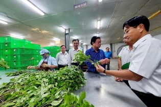 Bộ trưởng Bộ Nông nghiệp và Phát triển Nông thôn thăm nông trường WinEco Củ Chi