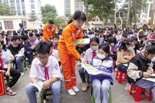 Muôn cách gắn kết khách hàng, chung tay tiết kiệm điện