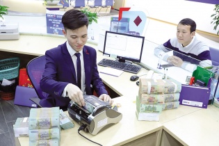 Doanh nghiệp gặp khó vì lãi suất cho vay neo cao