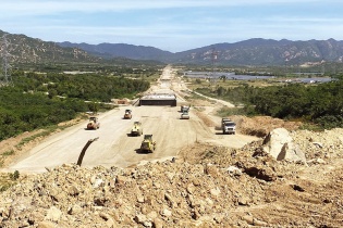 Dự án cao tốc Vĩnh Hảo - Phan Thiết: Đứt gãy nguồn đất đắp