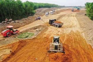 Lo nguồn vật liệu cho cao tốc Bắc - Nam phía Đông