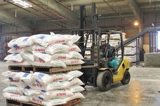Vơi gánh nặng chi phí cho doanh nghiệp phân bón