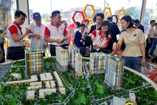 Doanh nghiệp môi giới bất động sản quay cuồng trong áp lực